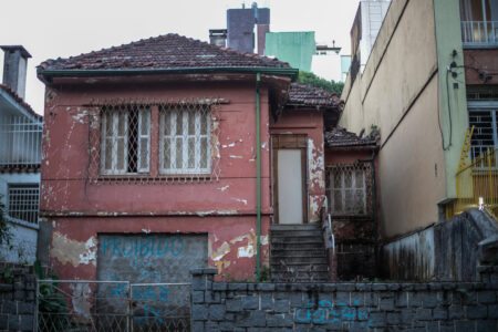 Casa onde Dyonélio Machado viveu no bairro Petrópolis, em Porto Alegre. (Foto: Luiza Castro/Sul21)