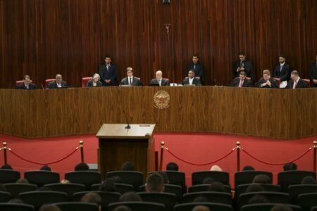 TSE realiza sessão plenária para julgamento da ação que pede inelegibilidade de Jair Bolsonaro e de Walter Braga Netto. (Foto: Marcelo Camargo/Agência Brasil)