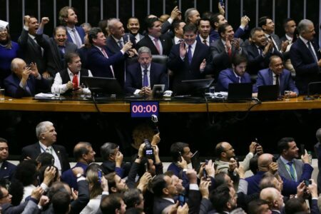 Comemoração da aprovação da Reforma Tributária na Câmara dos Deputados. Foto Lula Marques/Agência Brasil.