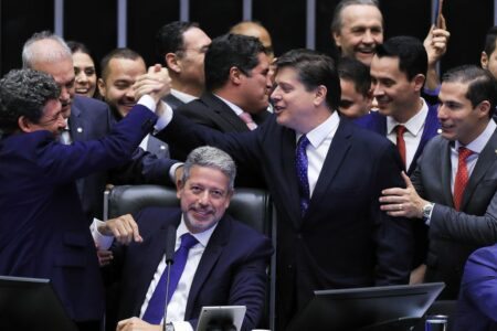 Câmara aprova PEC da Reforma Tributária em dois turnos