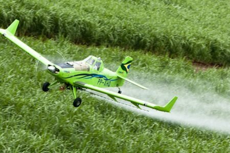 Projeto visa proibir pulverização aérea de agrotóxicos no RS