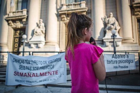 Protesto de familiares de apenados em frente ao Palácio Piratini. Foto: Joana Berwanger/Sul21