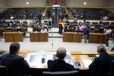 Reunião da comissão ocorreu no Plenário Otávio Rocha
| Foto: Fernando Antunes/CMPA