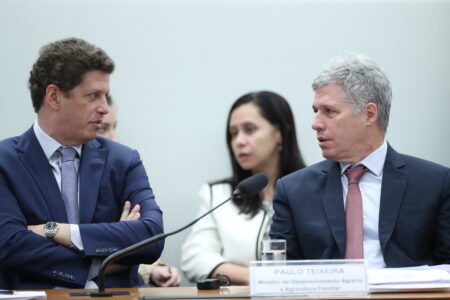 Salle e Teixeira, durante a reunião da CPI | Foto: Bruno Spada/Câmara dos Deputado