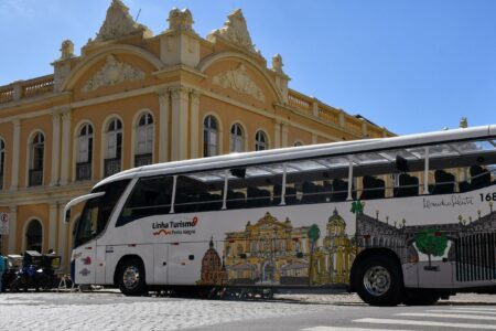 Novo ônibus da Linha Turismo foi apresentado em Porto Alegre. Foto: Jurandréia Silveira/ Divulgação/PMPA