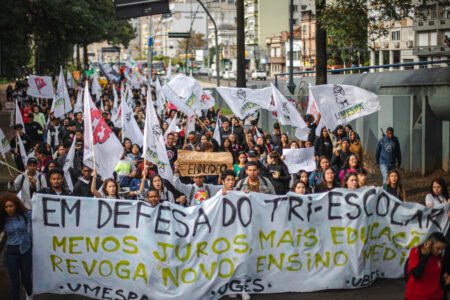 Porto Alegre, RS: Ato em defesa do TRI Escolar e pela revogação do Novo Ensino Médio | Foto: Luiza Castro/Sul21