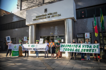 Porto Alegre, 02/08/2023: Ato em defesa do Parque Harmonia em frente ao Ministério Público Estadual. Foto: Luiza Castro/Sul21
