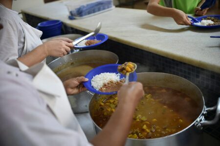 O adicional deveria ser de 20% para servidoras da alimentação. Foto: Arquivo/Agência Brasil