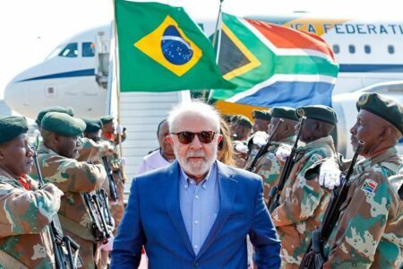 Presidente Lula desembarca em Joanesburgo, África do Sul, para Cúpula dos BRICS. (Foto: Ricardo Stuckert/PR)