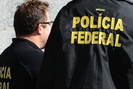Polícia Federal faz busca e apreensão na casa do deputado Carlos Jordy