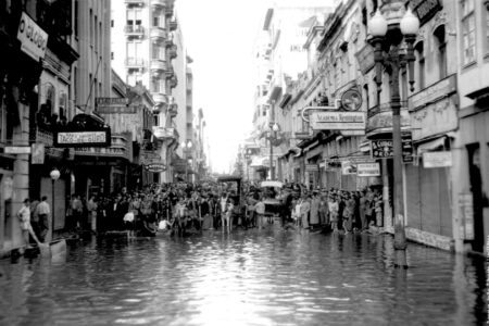 Relembre em imagens a enchente que atingiu Porto Alegre em 1941