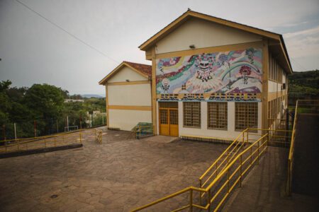 Escola Estadual Anita Garibaldi, em Belém Velho: licitação para obras nas escolas da Capital será nesta terça (12). Foto: Joana Berwanger/Sul21