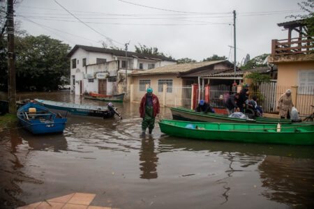 Alagamentos na Ilha da Pintada em decorrência das fortes chuvas tem prejudicado milhares de pessoas. Foto: Luiza Castro/Sul21