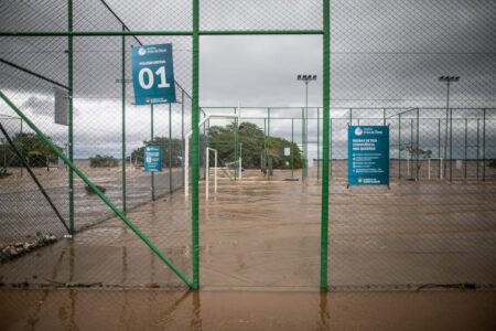 Após inundação, Prefeitura suspende atividades esportivas nas quadras do trecho 3 da Orla