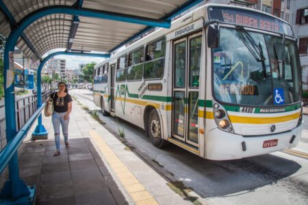 Projeto de lei prevê a implementação da tarifa zero em todo o transporte coletivo da de Porto Alegre | Foto: Joana Berwanger/Sul21