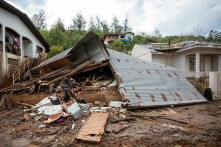 Número de desaparecidos devido às enchentes no RS sobe para 46 pessoas