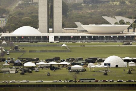 Vista da Esplanada dos Ministérios preparada para receber o desfile de 7 de setembro
Foto: Joédson Alves/Agência Brasil