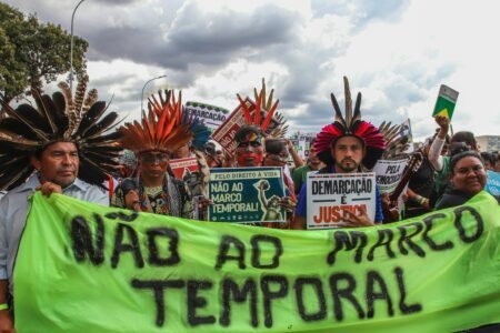 Manifestação de Indígenas contra o marco temporal, na Esplanada dos Ministérios.  Foto: Antônio Cruz/Agência Brasil