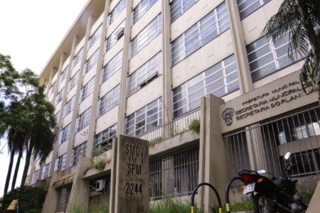 A pedido do Ministério Público, Justiça suspende de leilão do antigo prédio da Smov