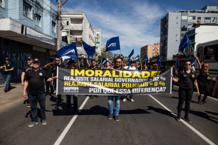 Ugeirm realizou uma marcha e assembleia geral da Polícia Civil nesta terça-feira (03). Foto: Luiza Castro/Sul21