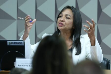 Relatora pede indiciamento de Bolsonaro e de mais 60 pessoas por tentativa de golpe