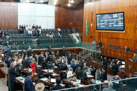 Por 33 votos a 12, deputados aprovam orçamento do governo Leite para 2024