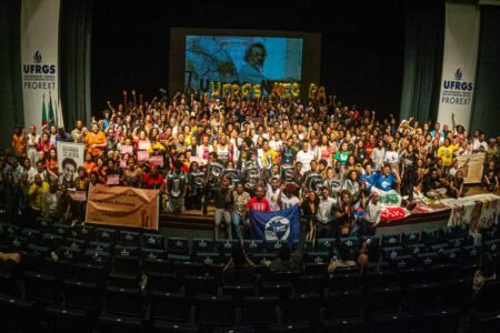 Foto anual da comunidade negra da UFRGS reúne centenas de pessoas