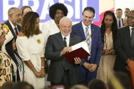 Lula sanciona atualização na Lei de Cotas com inclusão de quilombolas e redução no teto de renda