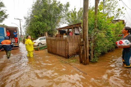 Moradores das ilhas foram as principais vítimas das enchentes que atingiram Porto Alegre. Foto: Alex Rocha/PMPA
