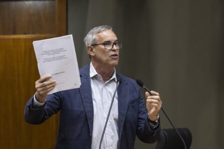 Membro da base do governo, Mauro Pinheiro (PL) foi o relator do documento final aprovado. Foto: Ederson Nunes/CMPA