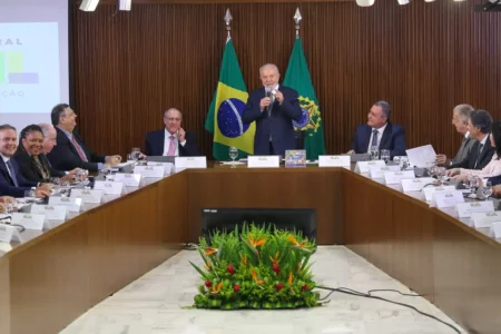 Em última reunião ministerial do ano, Lula celebra aprovações e anuncia ato para 8 de janeiro