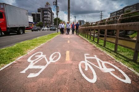 Técnicos da Prefeitura e o prefeito Melo vistoriaram a ciclovia da Ipiranga | Fotos: Cesar Lopes/ PMPA