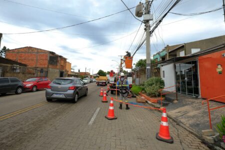 CEEE Equatorial diz que luz pode voltar só sexta ou sábado (19) em Porto Alegre