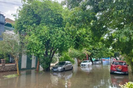 Porto Alegre tem alagamentos após registrar 30 mm de chuva em uma hora