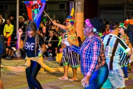 Carnaval na Restinga: seis blocos desfilam neste domingo (4)