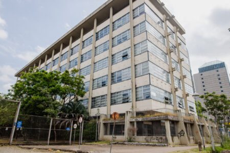 Porto Alegre: Conselho barra preservação do prédio da Smov e ignora análise de arquitetos