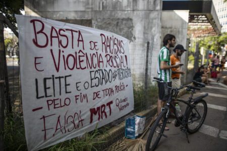 Ato contra a violência e ao racismo, organizado pelo Sindimotos, prestou solidariedade a Everton. Foto: Luiza Castro/Sul21