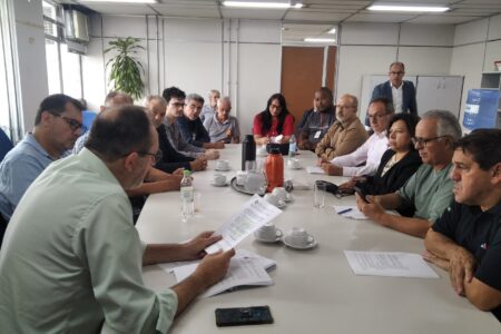 Documento foi assinado em reunião na sede da SRTE em Porto Alegre | Foto: Stella Pastore