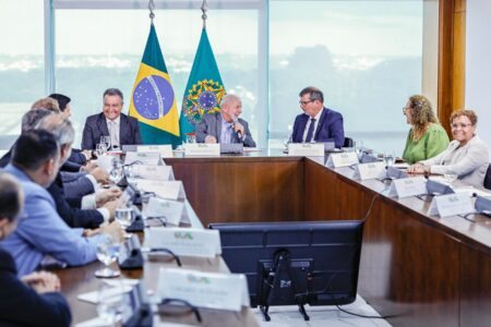 Lula reafirma compromisso com retomada da indústria naval