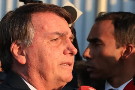 Bolsonaro diz ao STF que seria ‘ilógico’ pedir asilo a embaixador