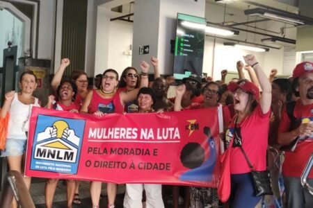 MNLM ‘ocupa’ Prefeitura de Porto Alegre para cobrar políticas de habitação popular