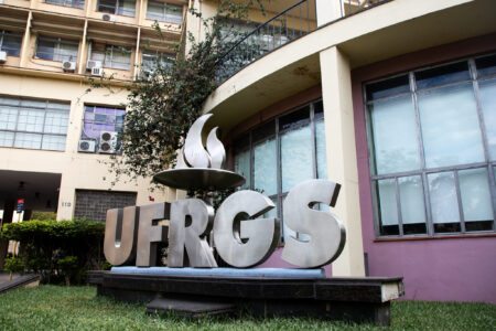 Institutos Federais e UFCSPA retomam aulas; UFRGS volta no dia 1º