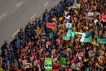 Indígenas em Brasília divulgam reivindicações aos Três Poderes