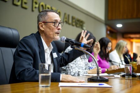 Ex-gerente de treinamento e formação da CEEE pública, Maurício Flores dos Santos, foi um dos ouvidos pela CPI nesta quinta-feira (18) | Foto: Paulo Ronaldo Costa/CMPA