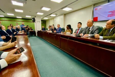 Deputados do PT anunciaram que não votarão o aumento de imposto proposto pelo governador Eduardo Leite. Foto: Débora Beina/PT Assembleia RS