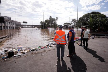 Prefeitura começou a realizar um caminho alternativo para o acesso em Porto Alegre | 
 Foto: Cesar Lopes/ PMPA