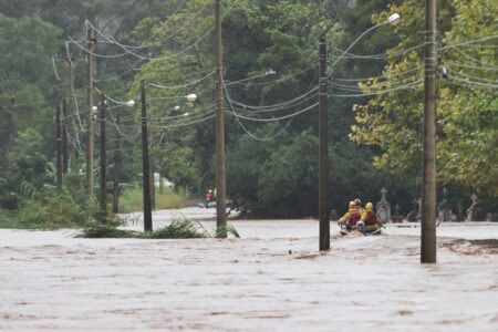 Rio Grande do Sul já tem 29 mortos e 60 desaparecidos pelas enchentes