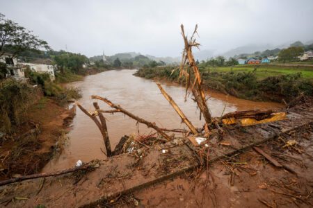 Sobe para 39 o número de mortos em enchentes no RS; 68 seguem desaparecidos