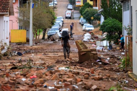 Defesa Civil de Eldorado do Sul pede socorro para resgatar ilhados