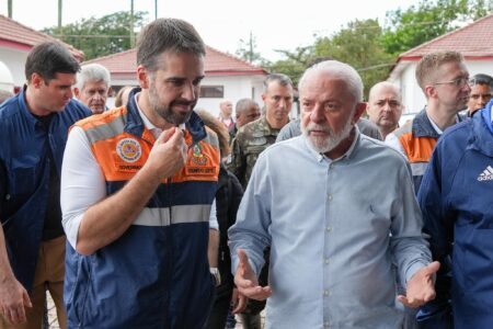 Lula e presidentes da Câmara e do Senado chegam ao RS